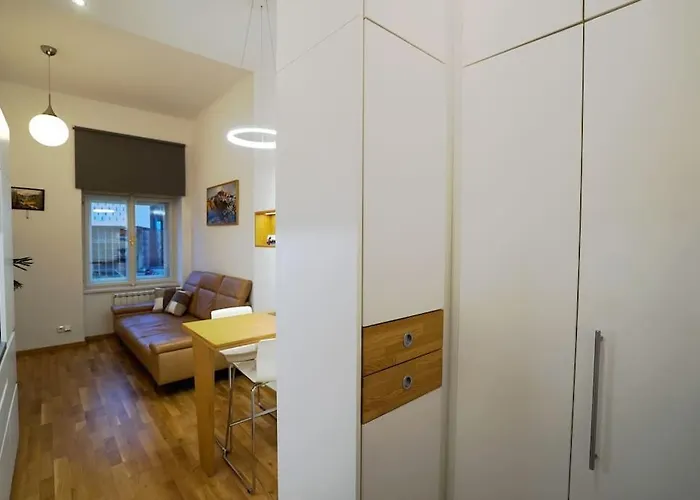 Apartment Cozy With Garage