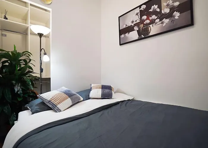 Cozy With Garage דירה פראג